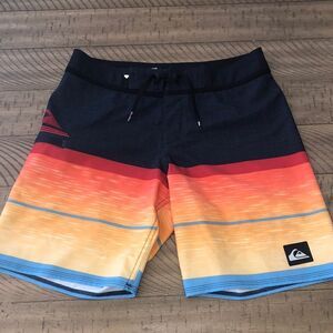 QuickSilver Board🏄🏻‍♀️Shorts 🩳 Security Pocket Zips Shut while you play 🌊